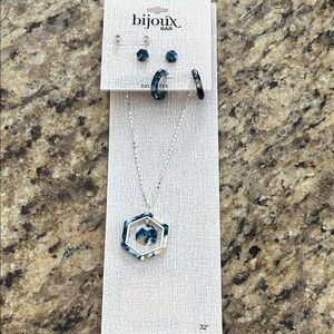 Bijoux Bar 32” necklace & earrings set